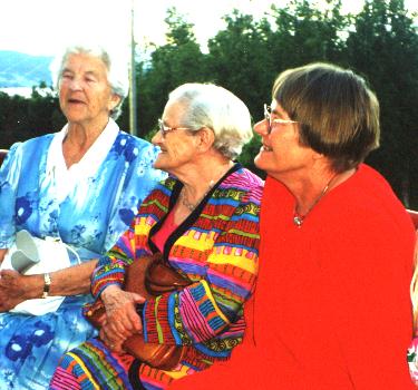 Haga, Sigrid og Karen.jpg (42992 bytes)